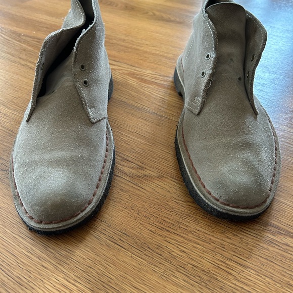 Mens size 9 Clarks desert boots. - Picture 12 of 12